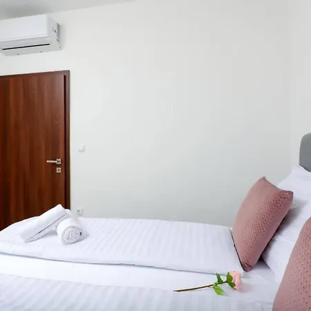 Maxi 3 Apartment