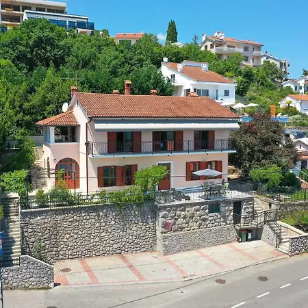 Maxi 3 Apartment